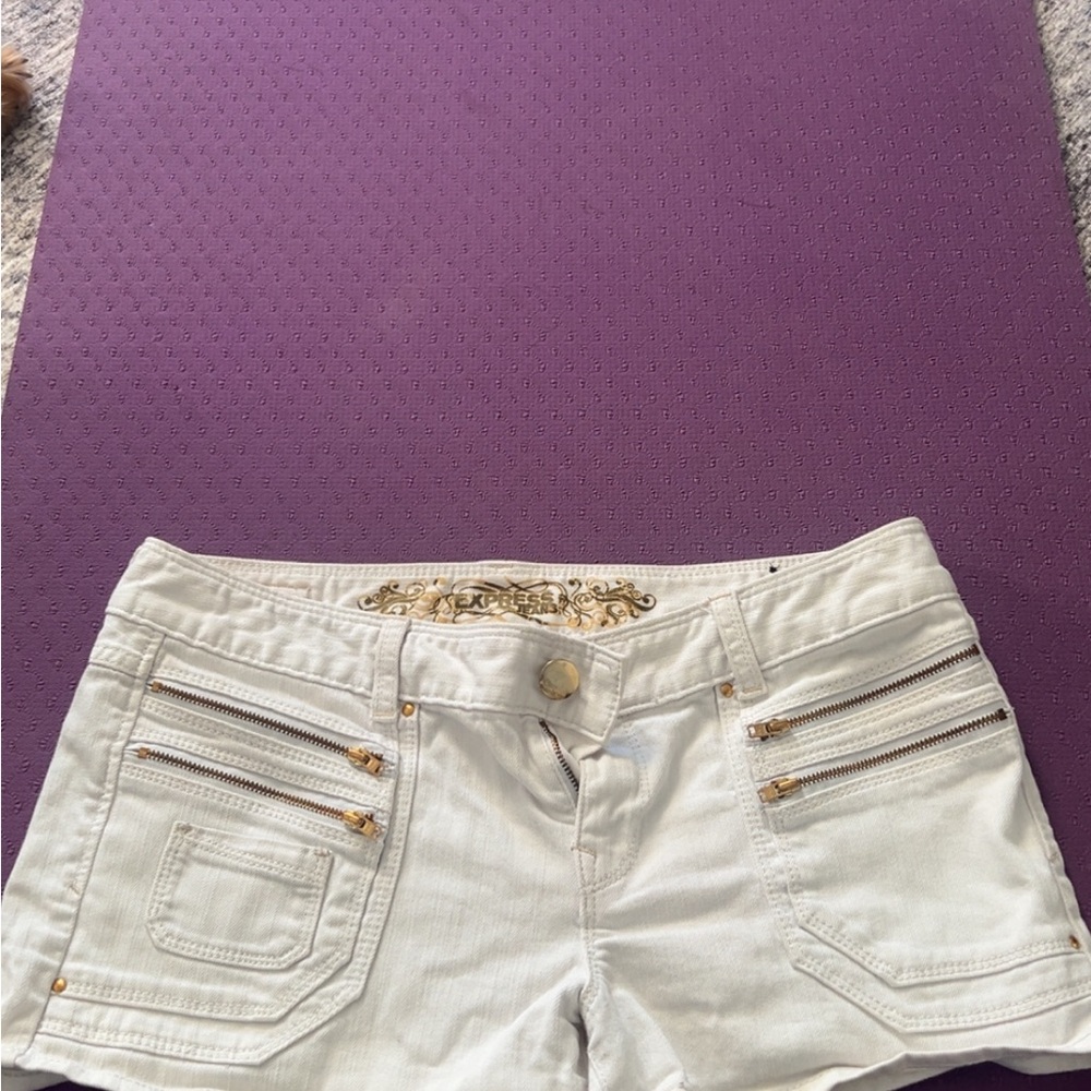 Stylish Cream Women's Shorts